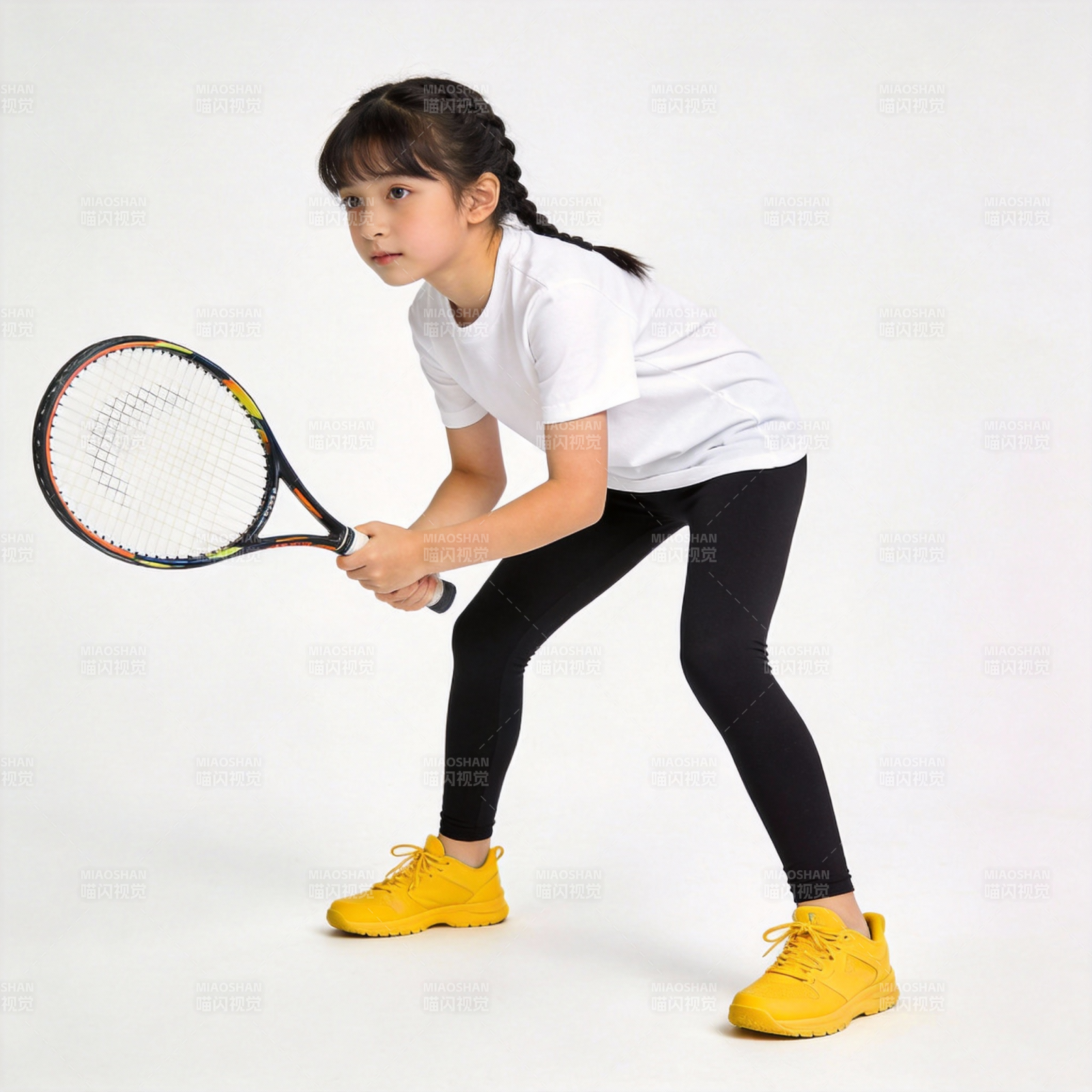 小女孩打网球图片