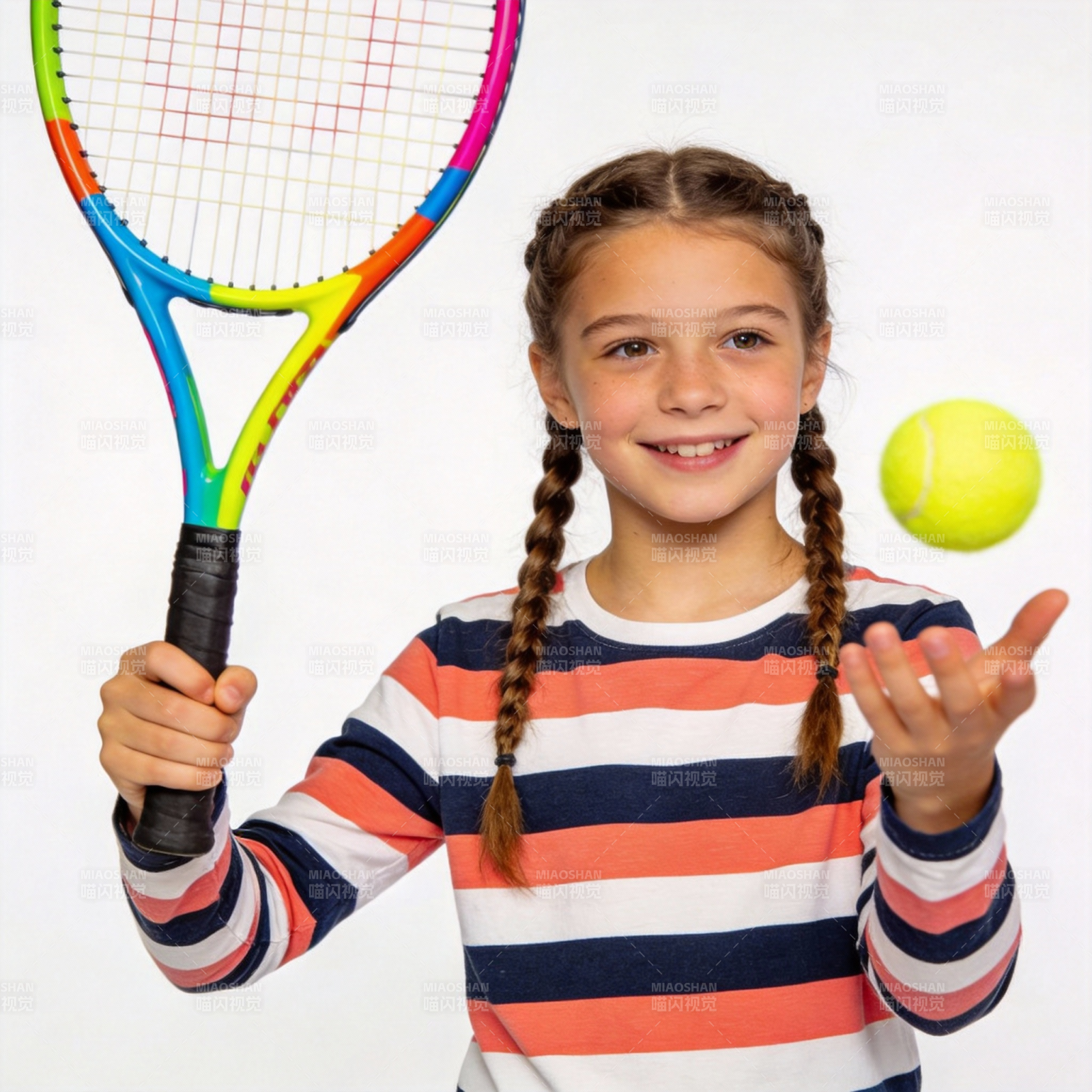 小女孩打网球图片