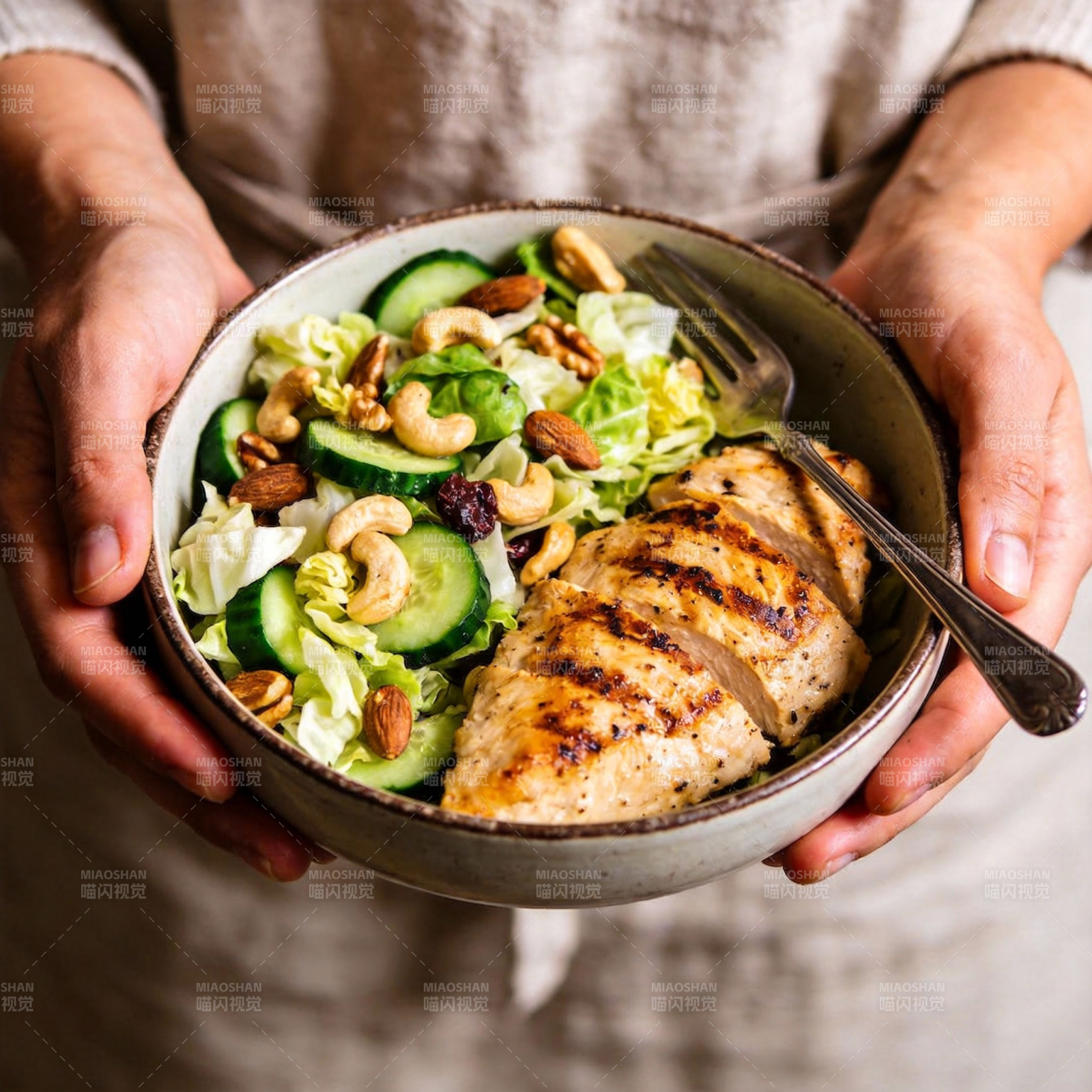 美味鸡肉沙拉碗图片