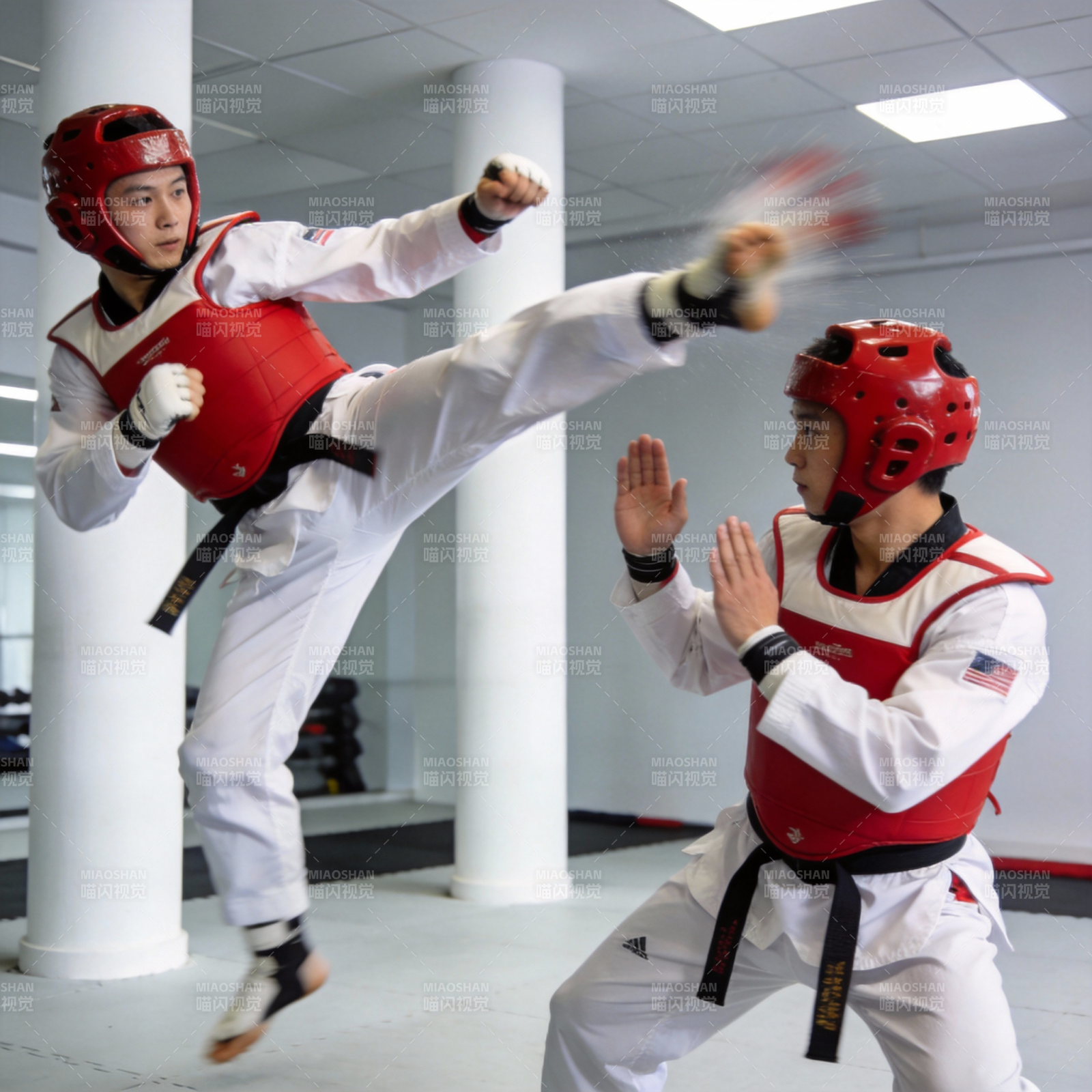 跆拳道对练瞬间图片