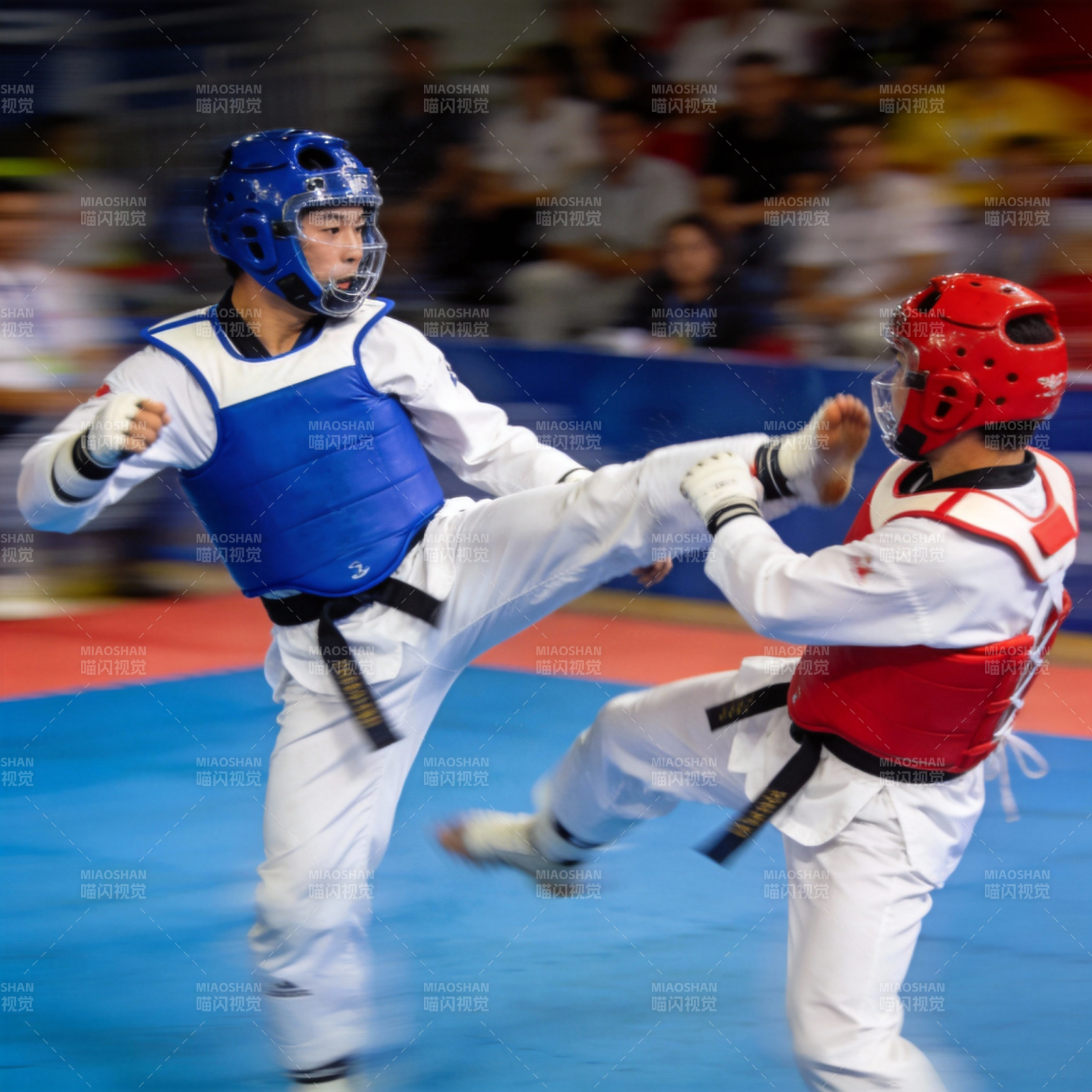 跆拳道激烈对决图片