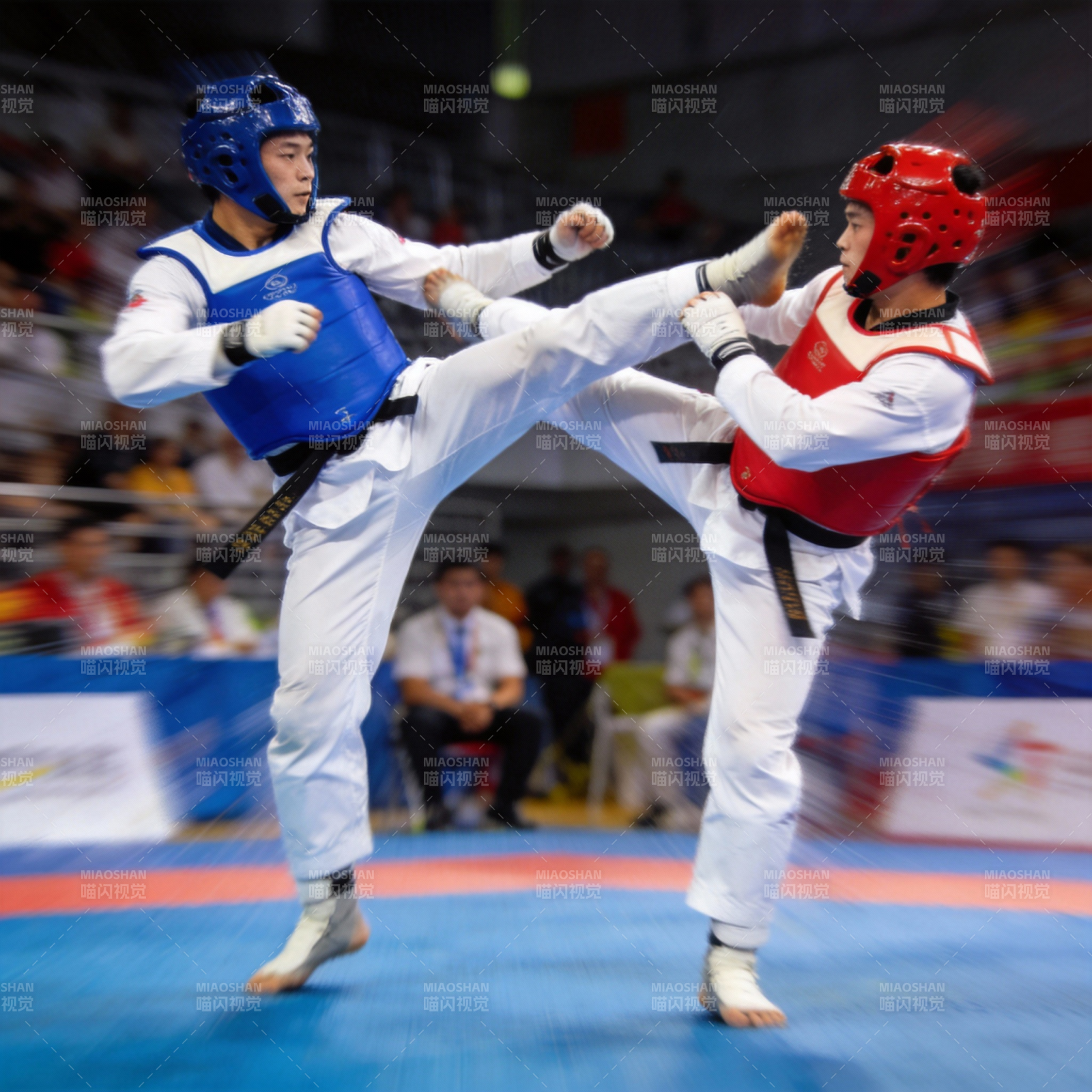 跆拳道对决瞬间图片