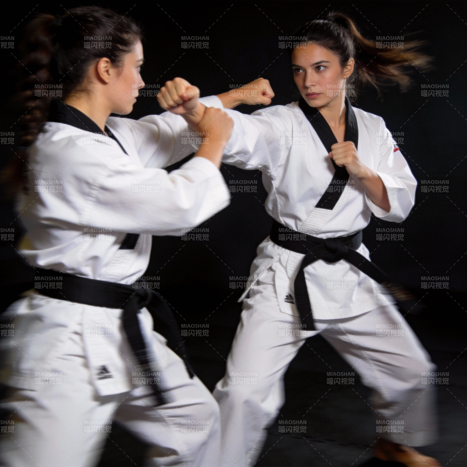 双女空手道对决图片