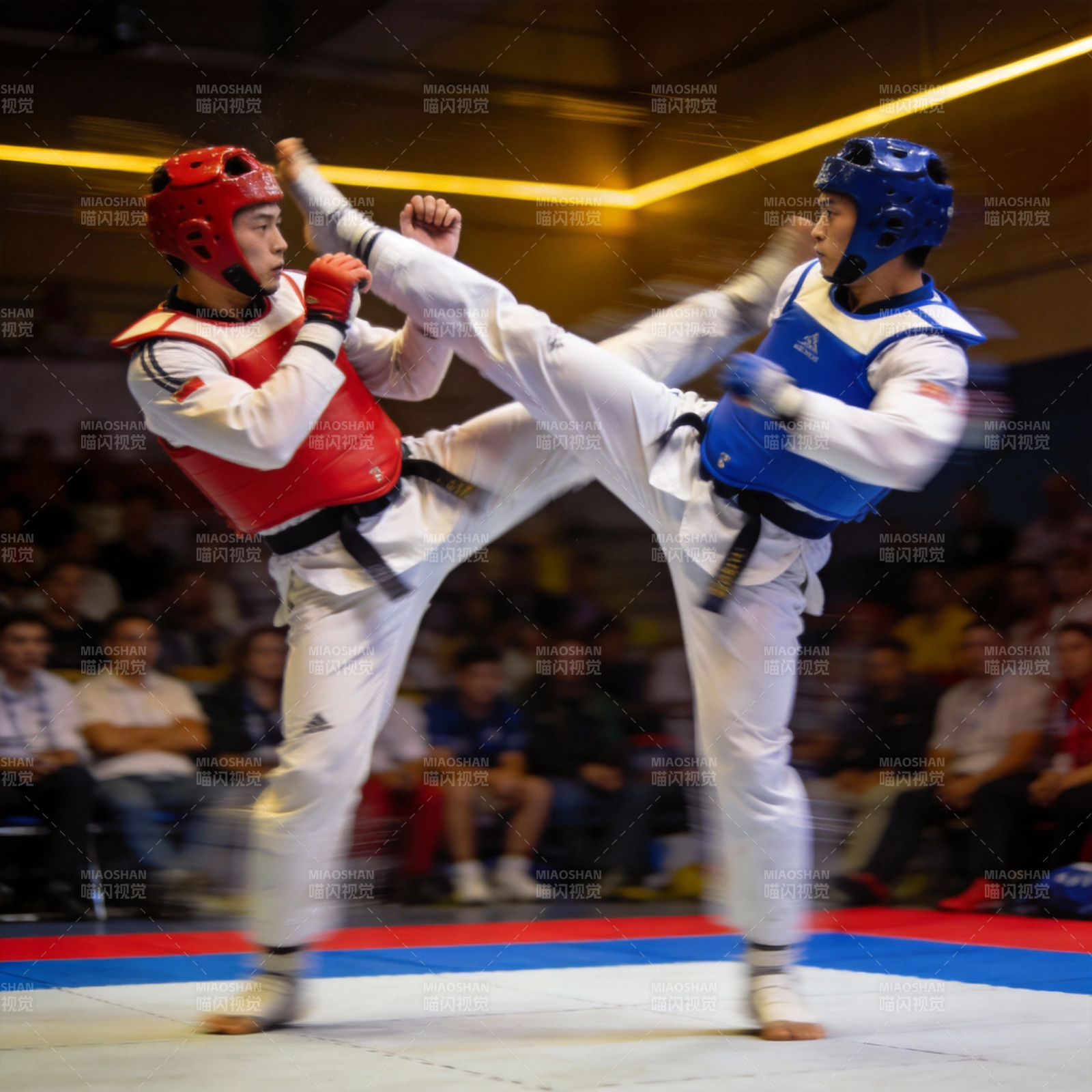 跆拳道对决瞬间图片