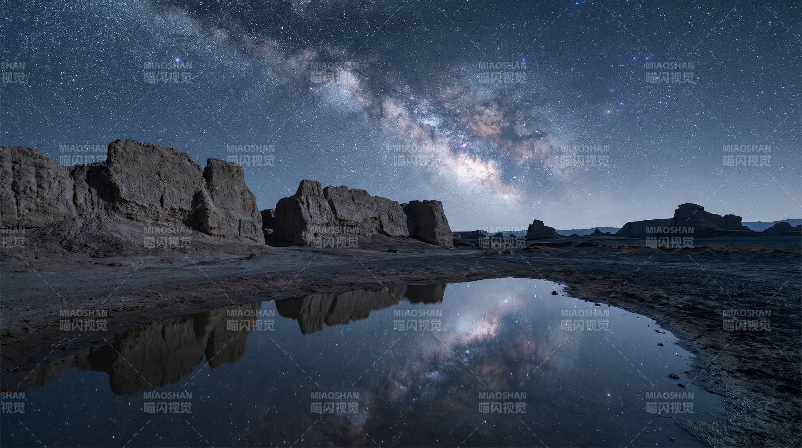 星河倒影奇岩图片