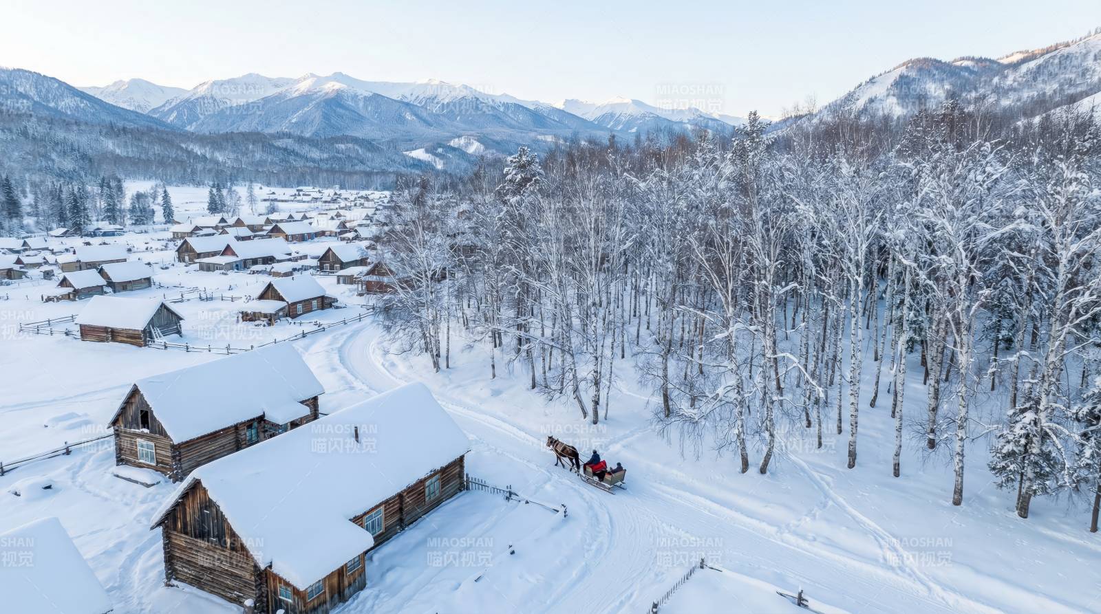 雪乡冬景 马车行图片
