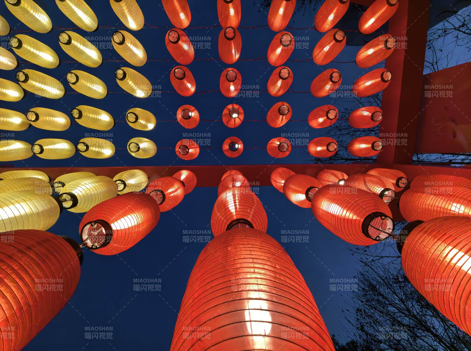 红黄灯笼夜景图片