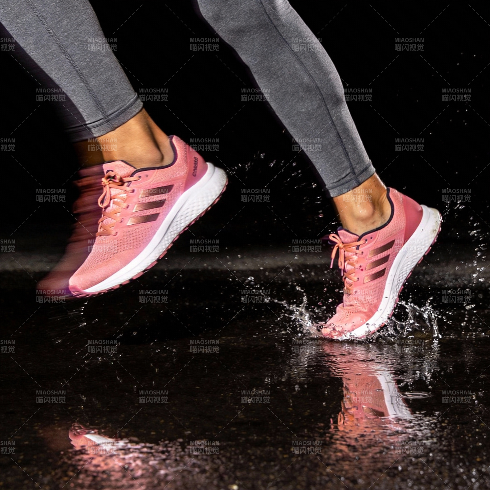 雨中奔跑的瞬间图片