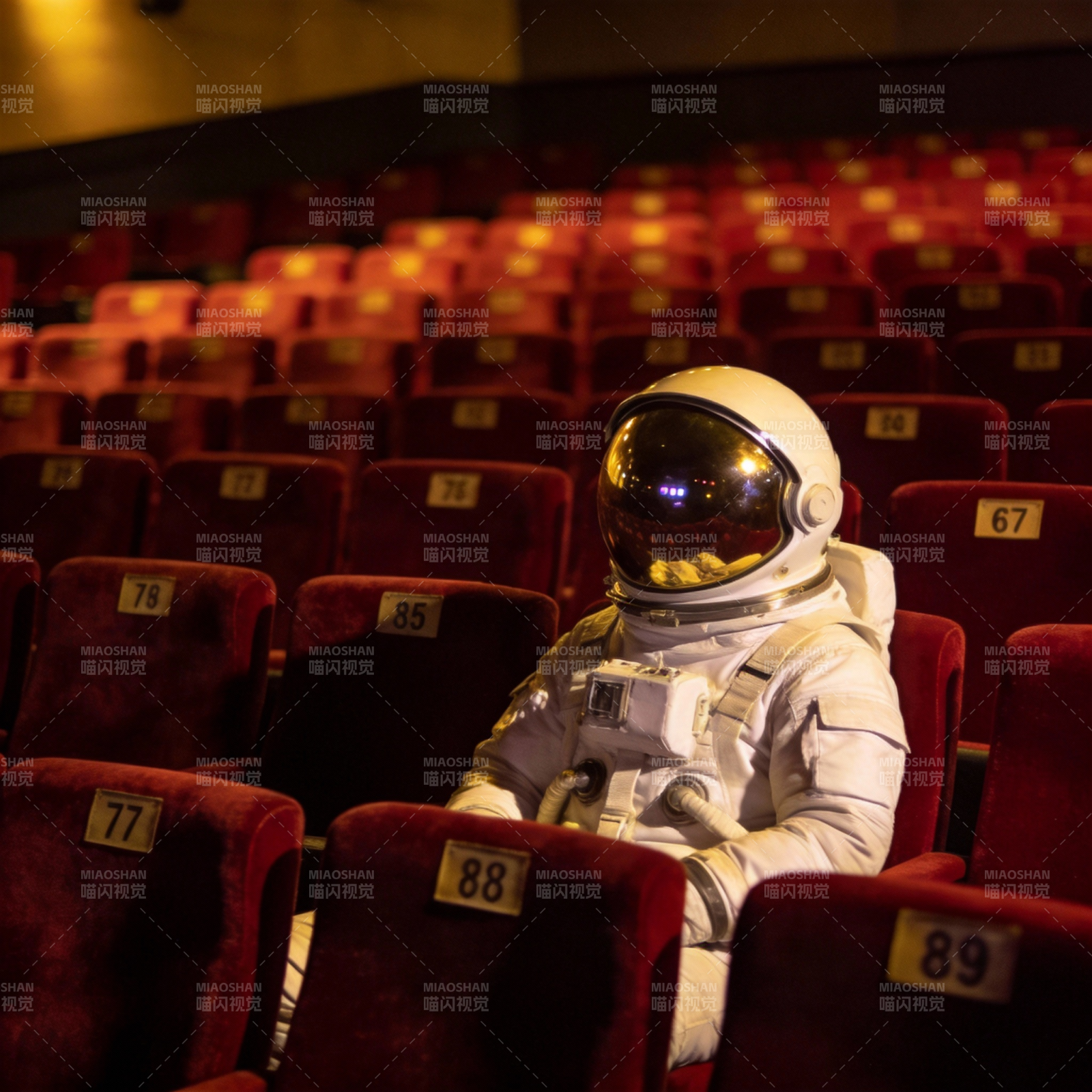 宇航员观影记图片