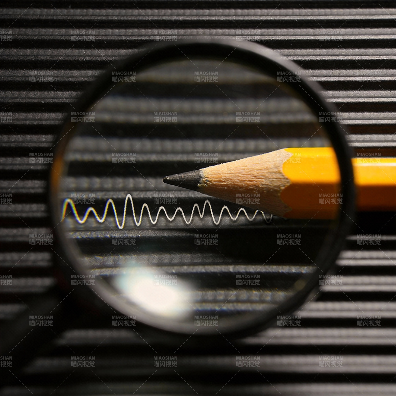 显微镜下的铅笔尖图片