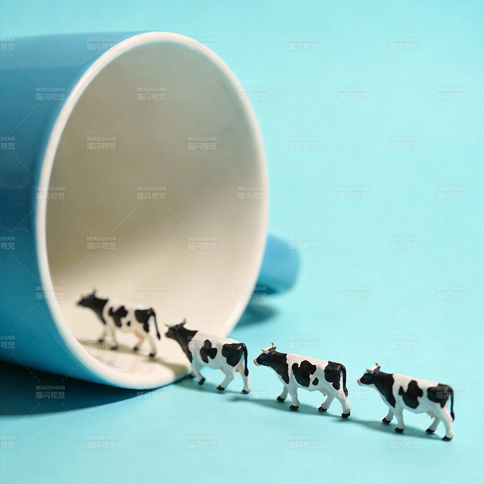 小牛出杯记图片