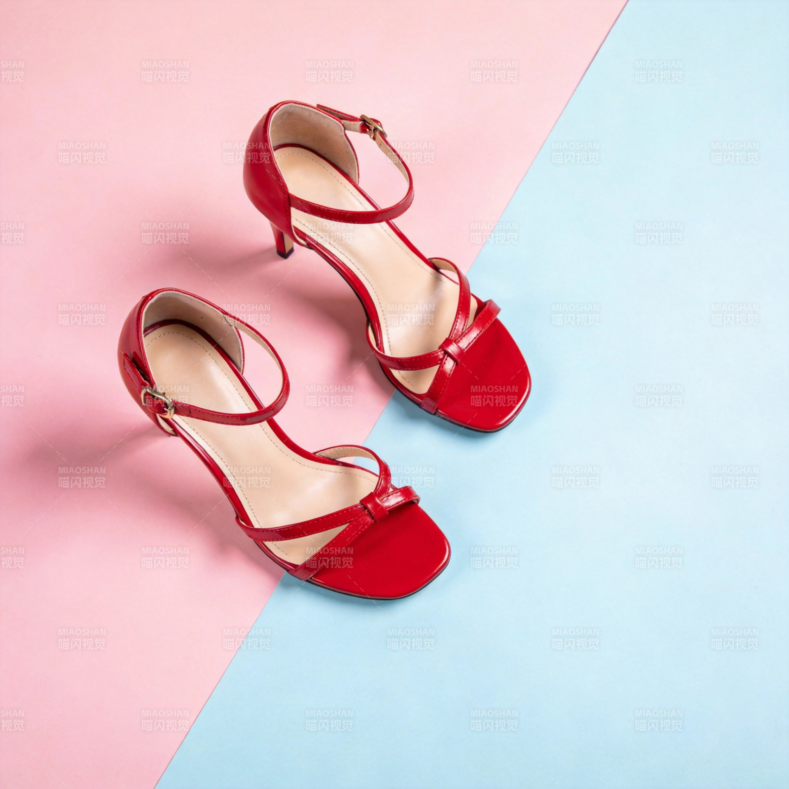 红色高跟鞋图片