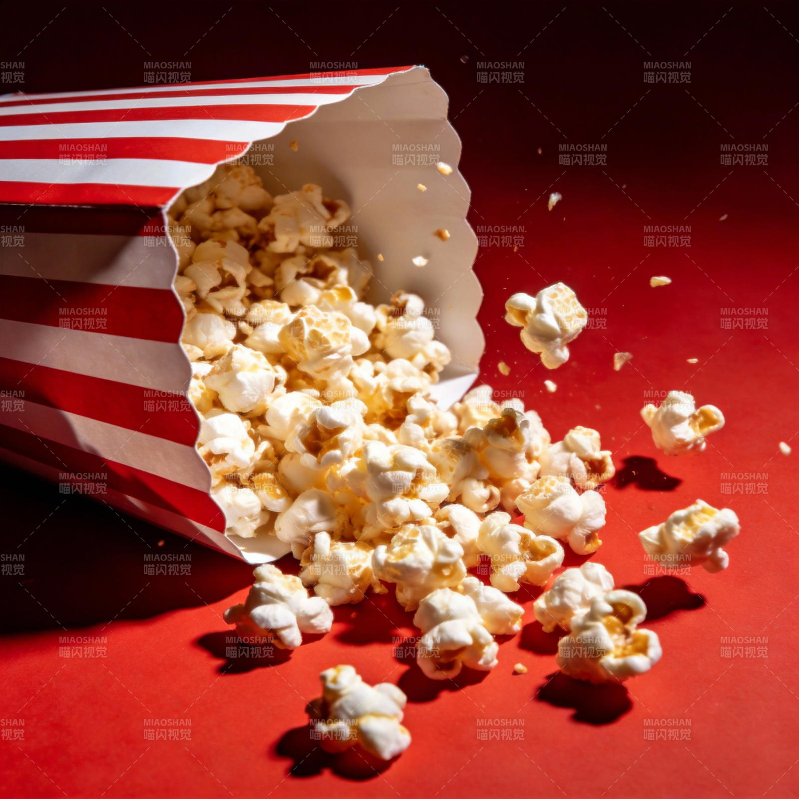 爆米花倾泻而出图片
