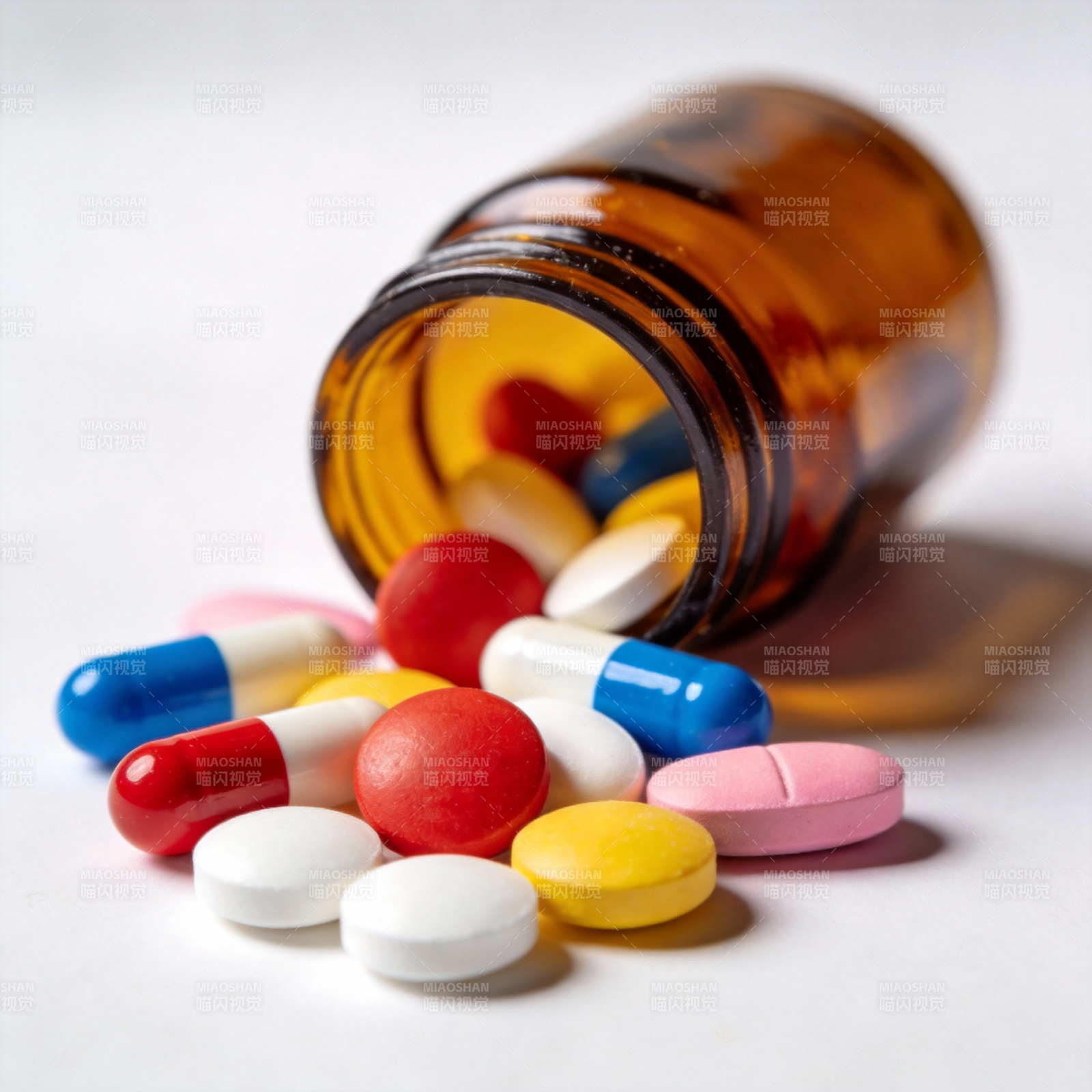 药瓶倾倒 药片散落图片