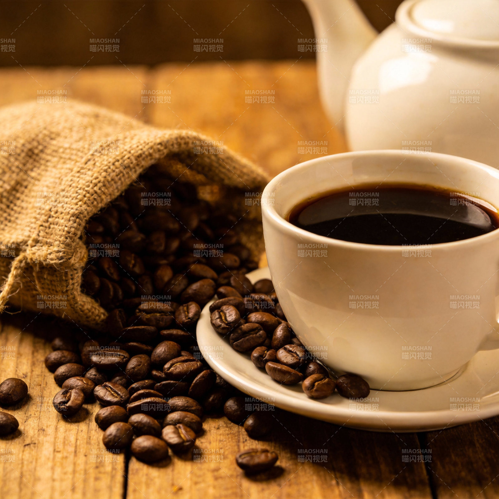 咖啡豆与香浓咖啡图片