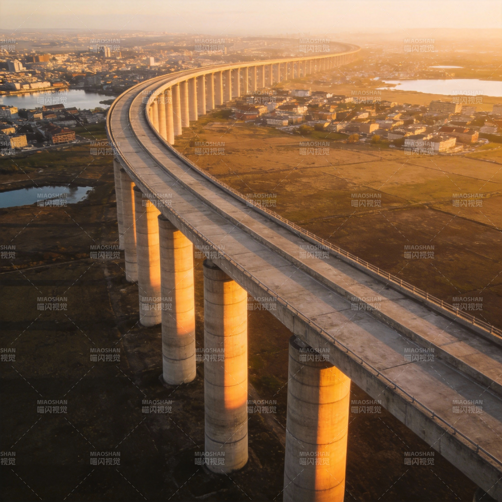 夕阳下的高架桥图片