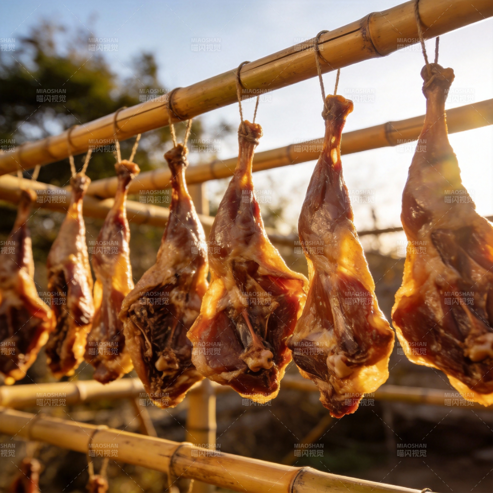 风干鸭腿悬挂竹架图片