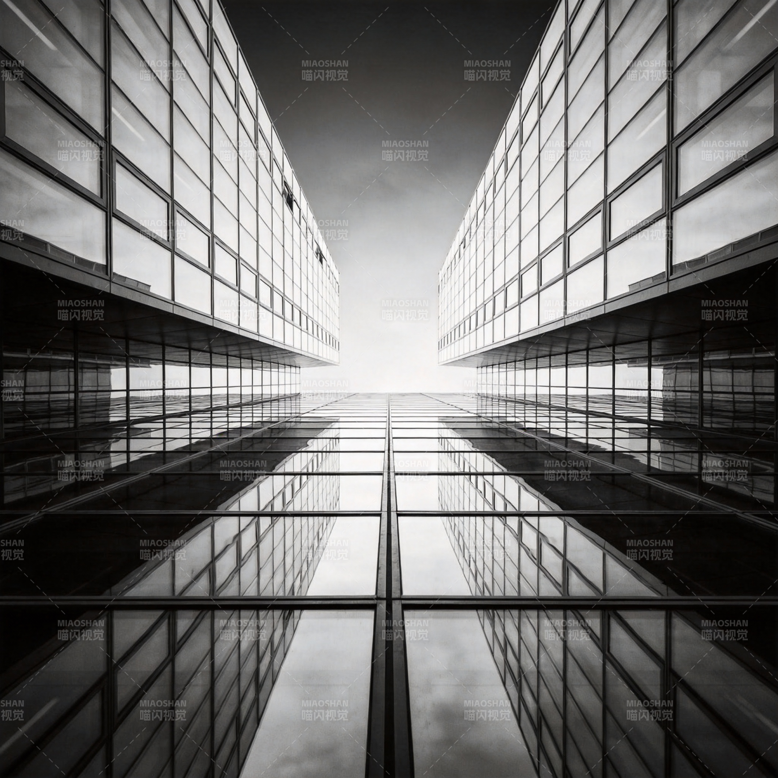 镜像建筑的对称之路图片