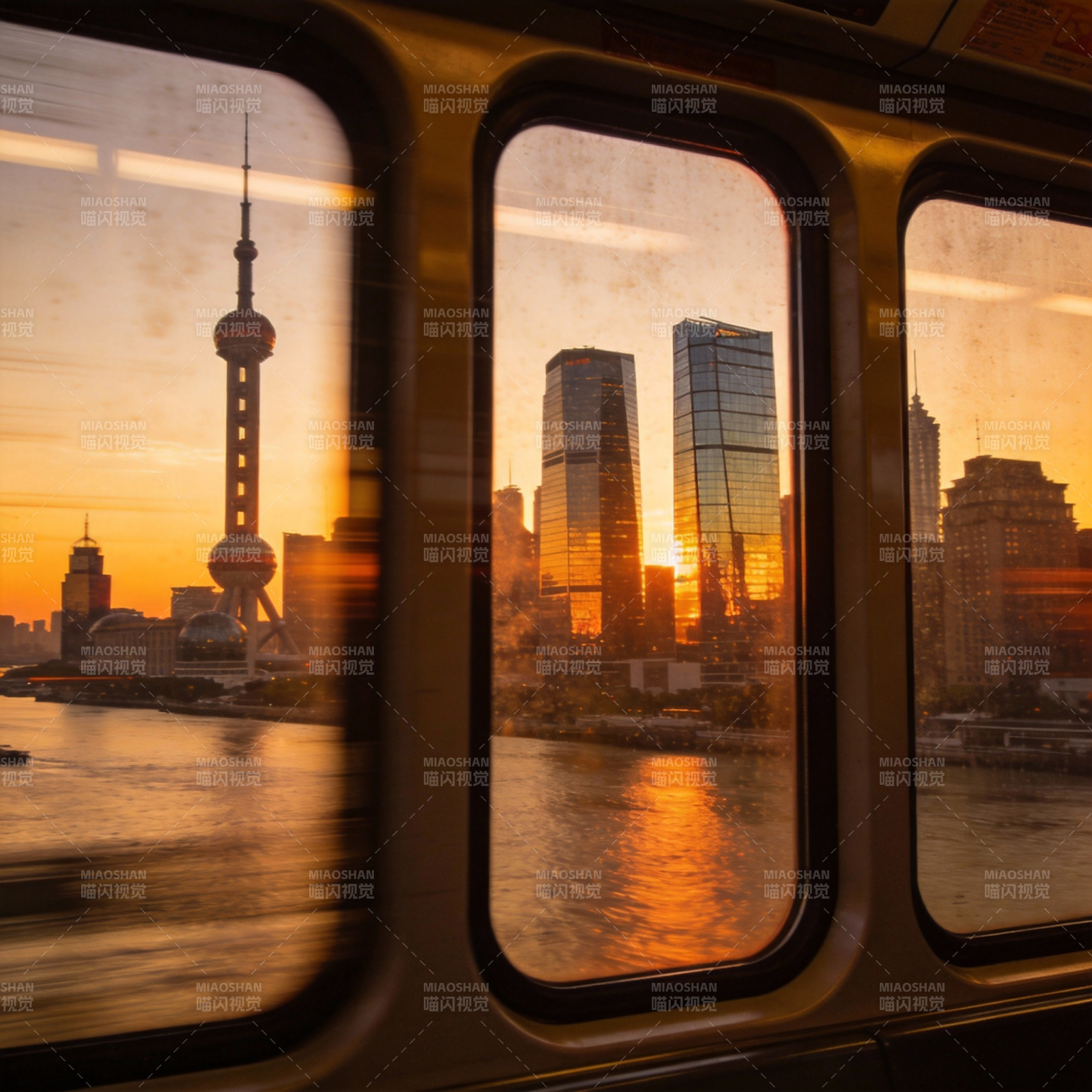 夕阳下的城市剪影图片