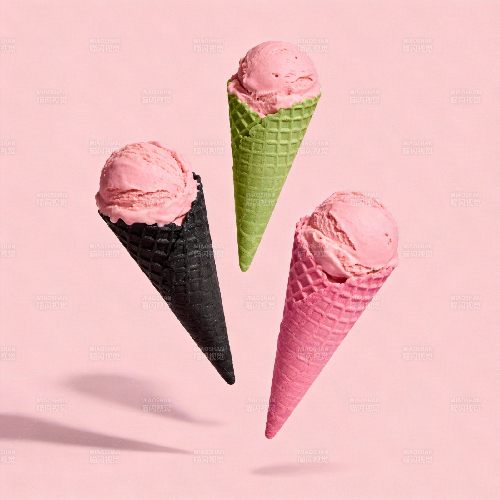 三色冰淇淋飘浮图片