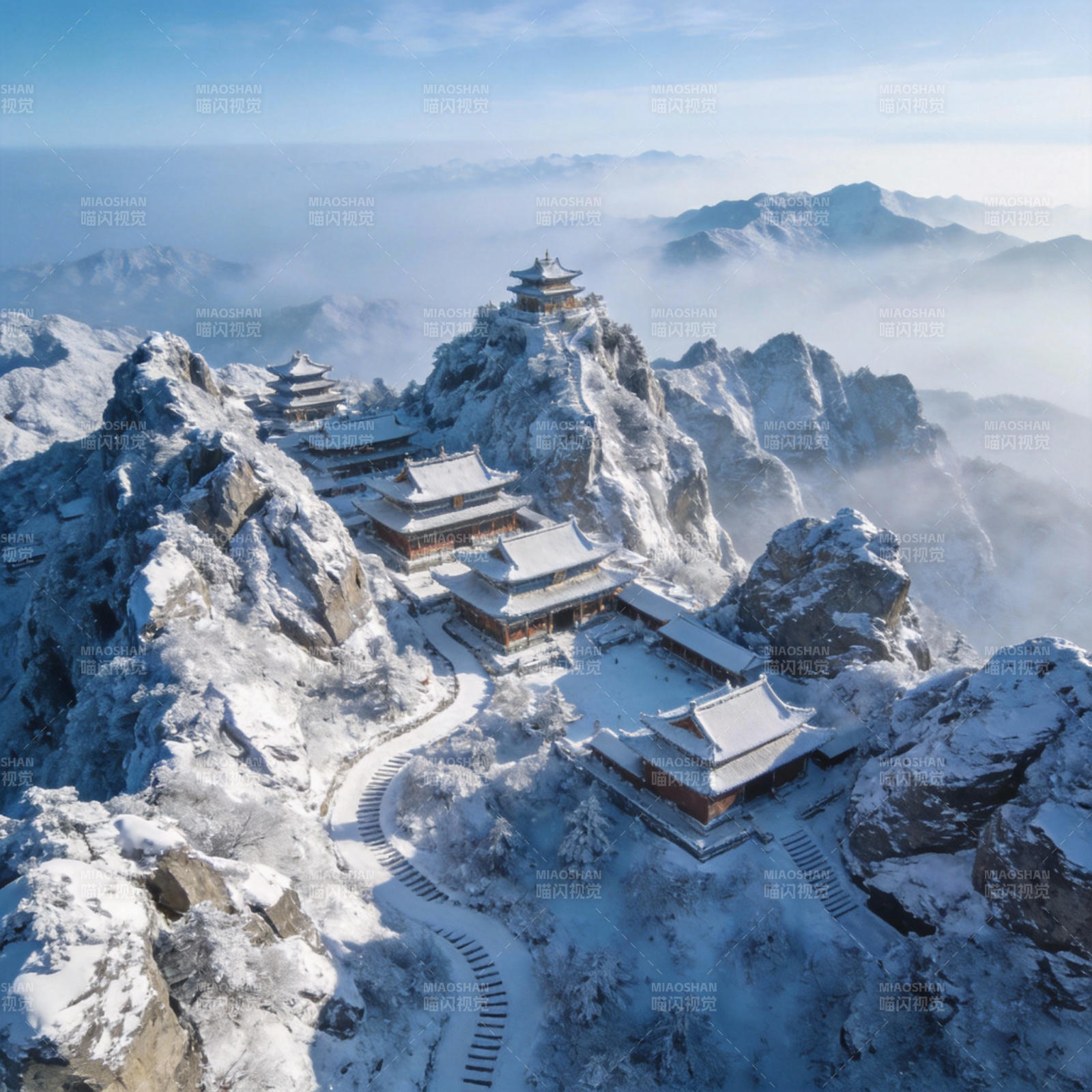 雪峰古刹云海间图片