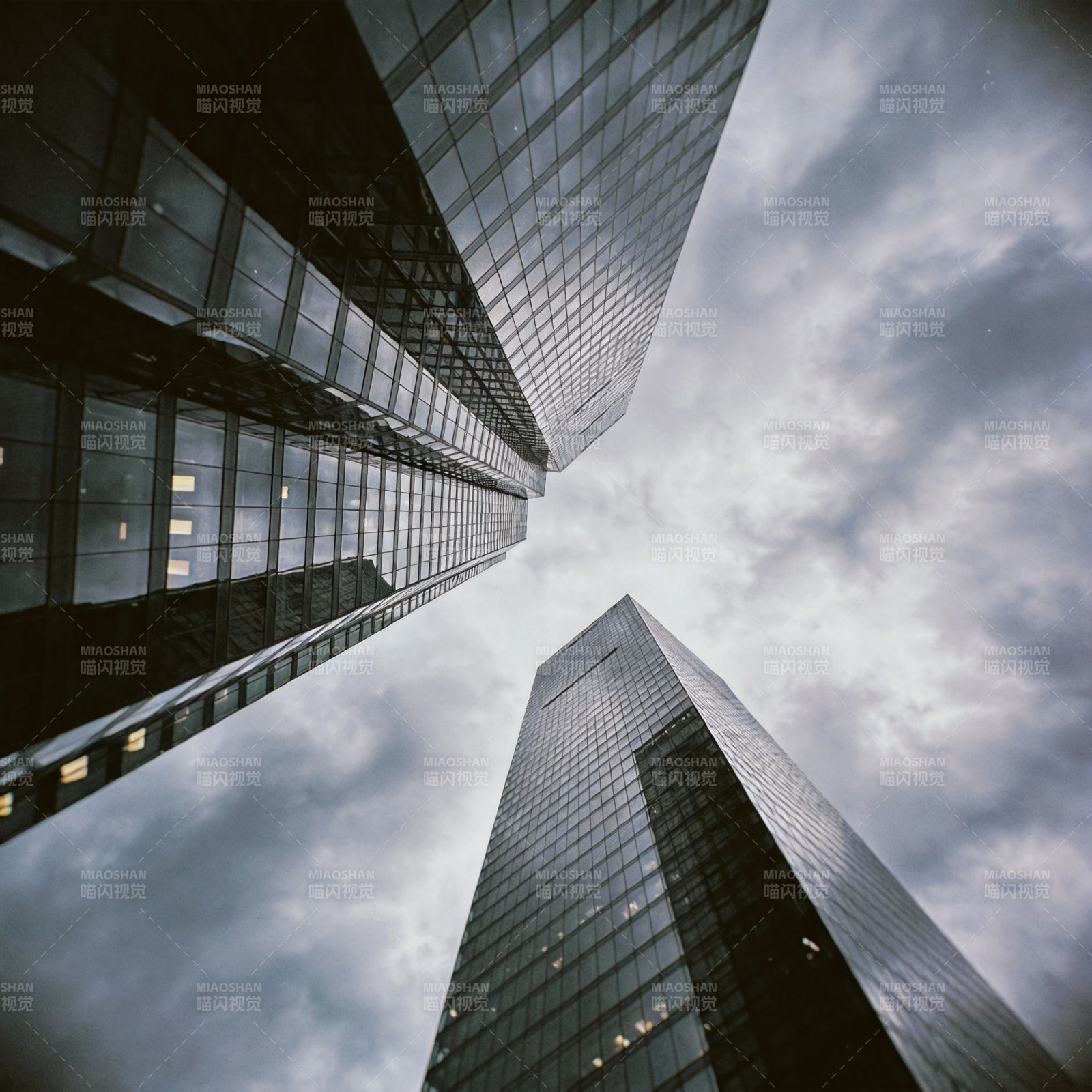 摩天楼仰望图片