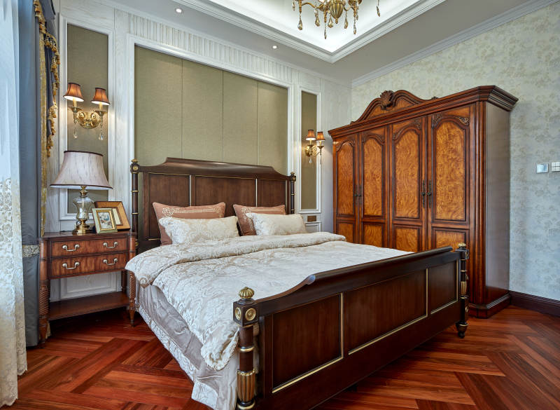 古典卧室雅致布置图片