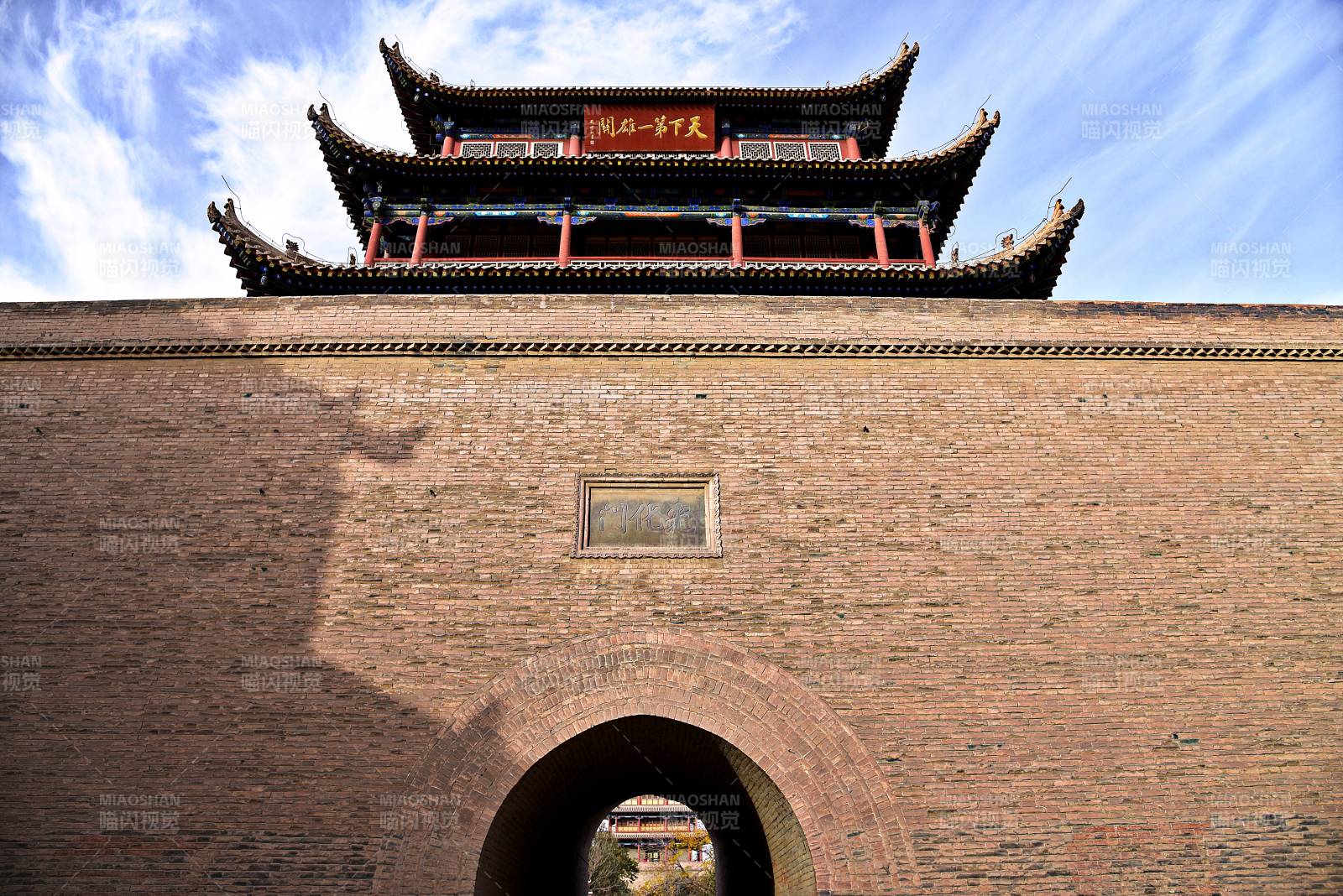 甘肃嘉峪关古城楼影图片