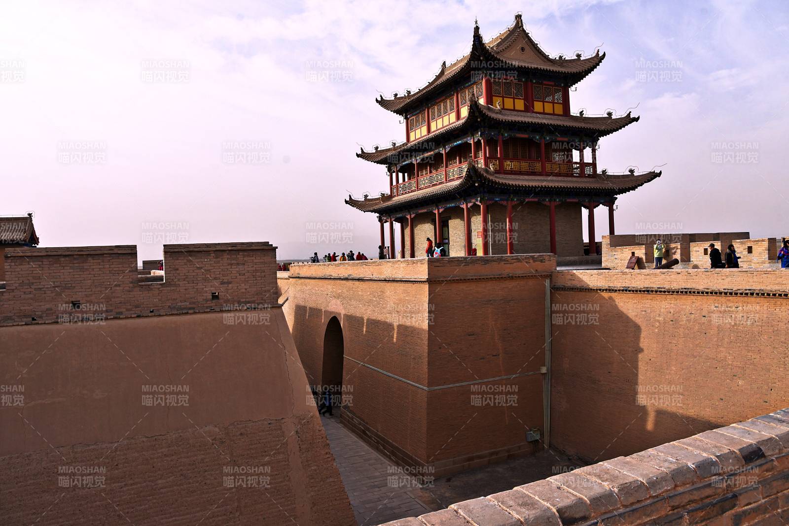 甘肃嘉峪关古城楼阁风光图片