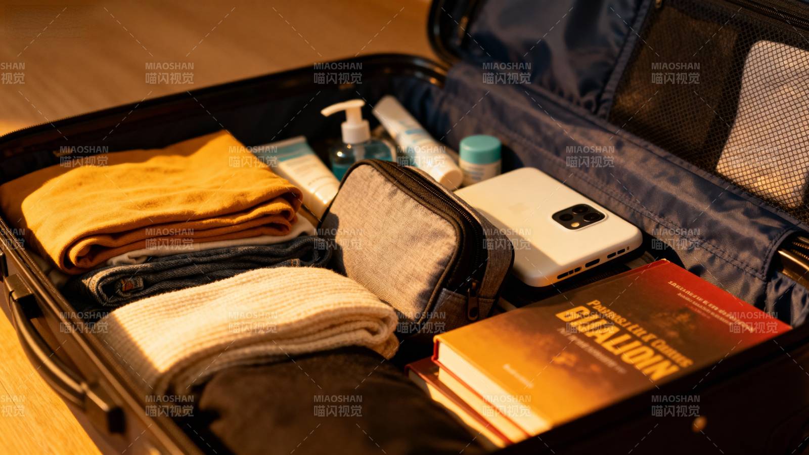 行李箱内物品整理图片