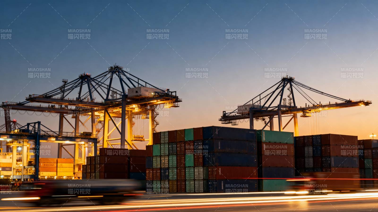 港口夜景集装箱图片