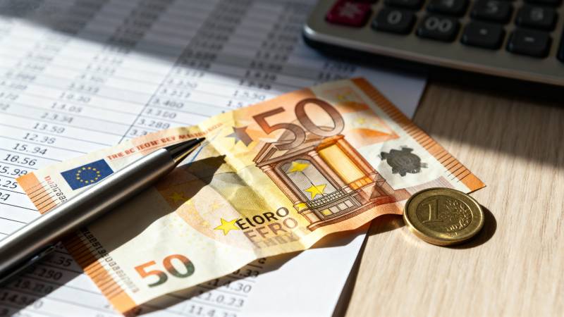 欧元现金与账单图片