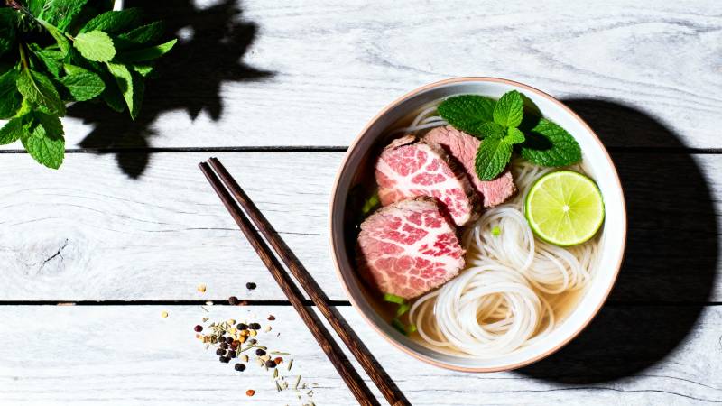 牛肉米粉碗图片