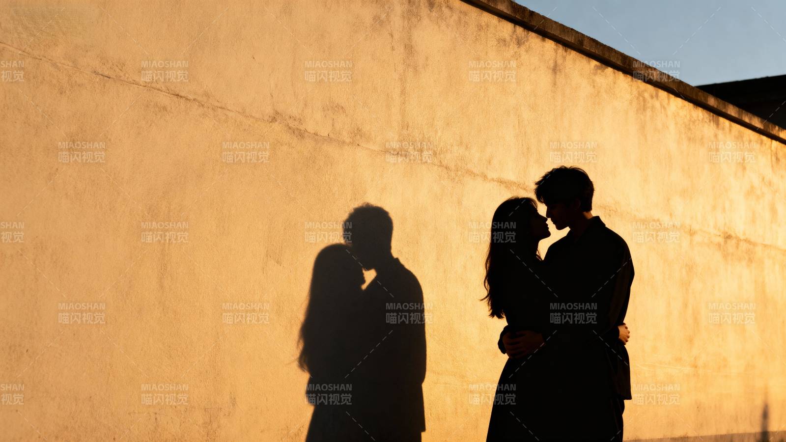 黄昏恋人剪影图片