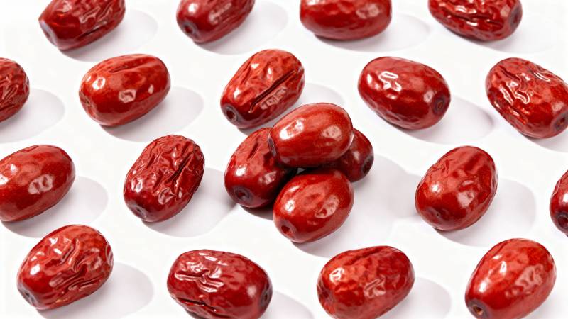 鲜红饱满的红枣图片