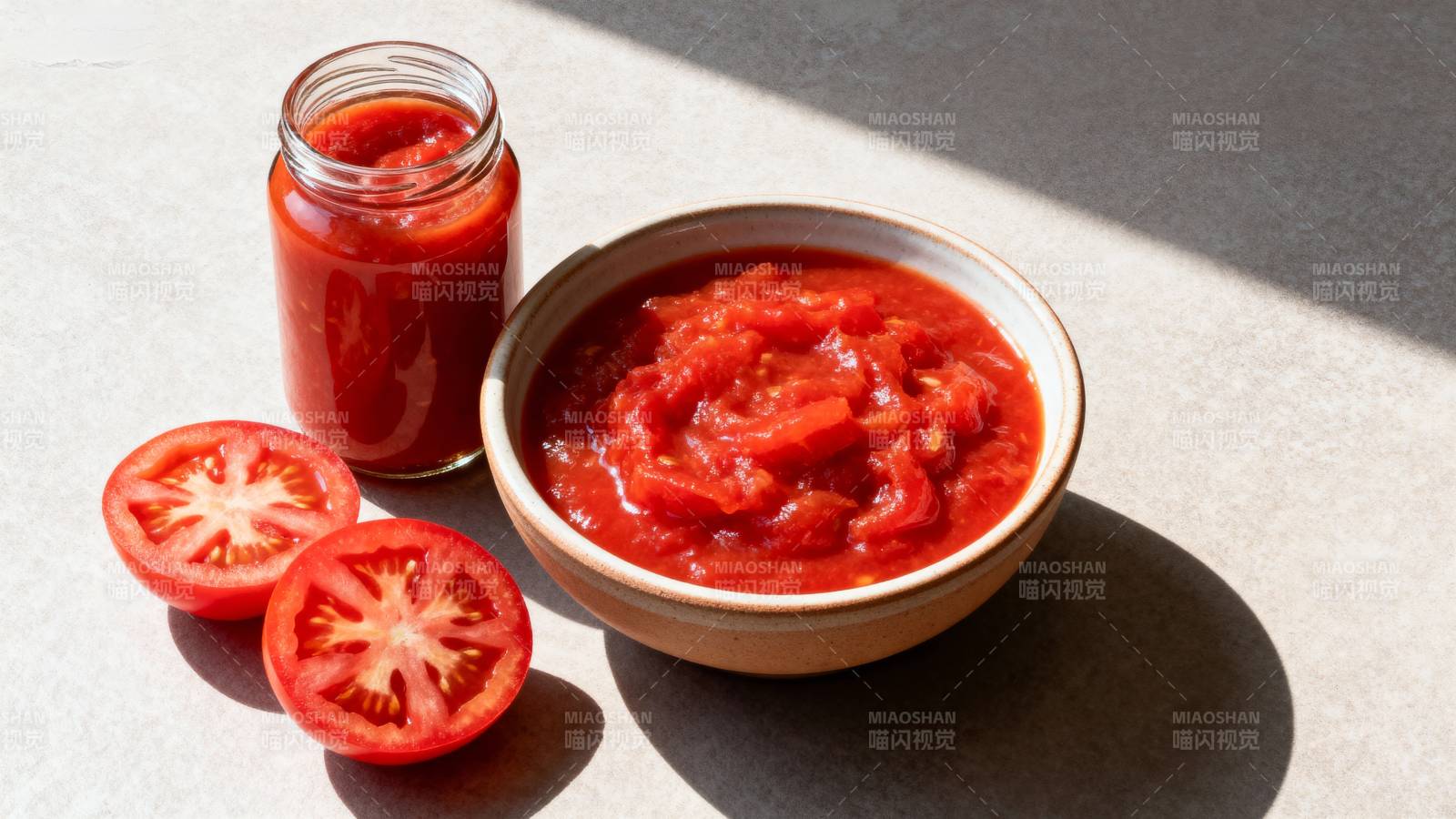 番茄酱与新鲜番茄图片