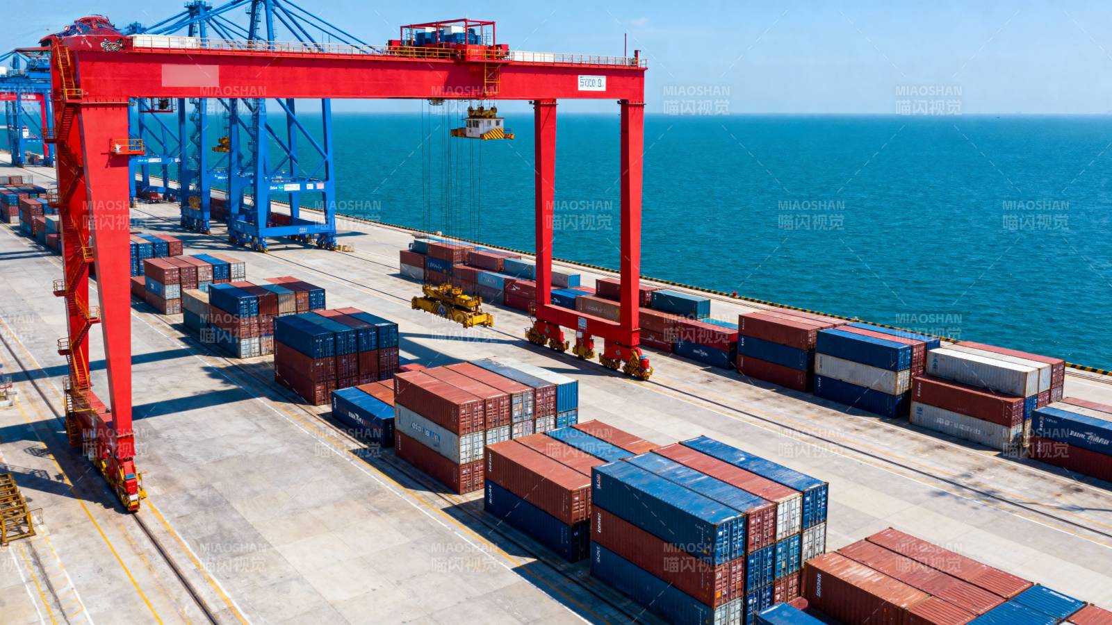 港口集装箱装卸图片