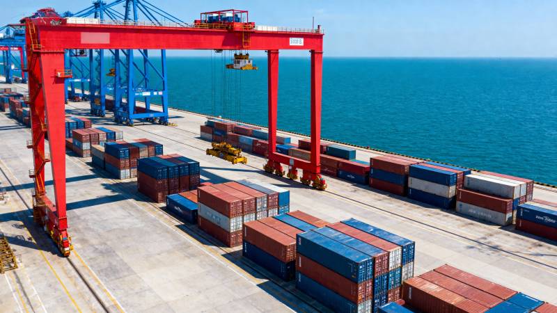 港口集装箱装卸图片