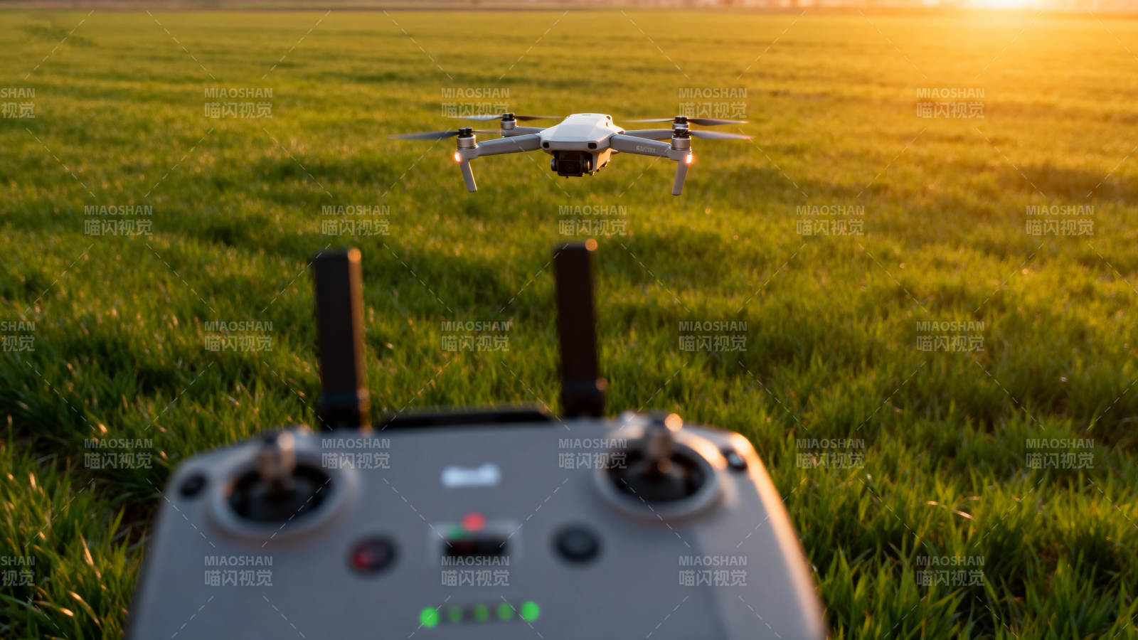 无人机遥控飞行图片