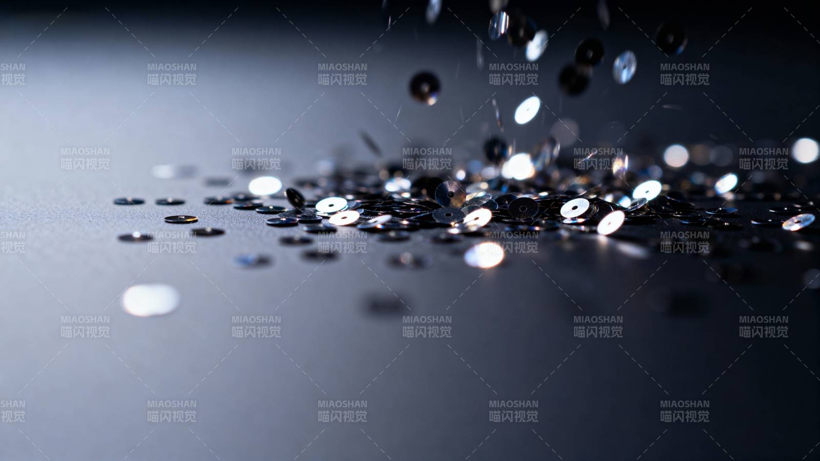 闪亮碎片飘落图片