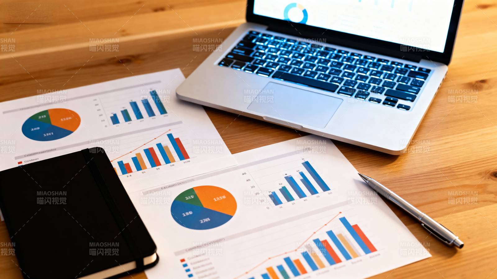 数据分析办公场景图片