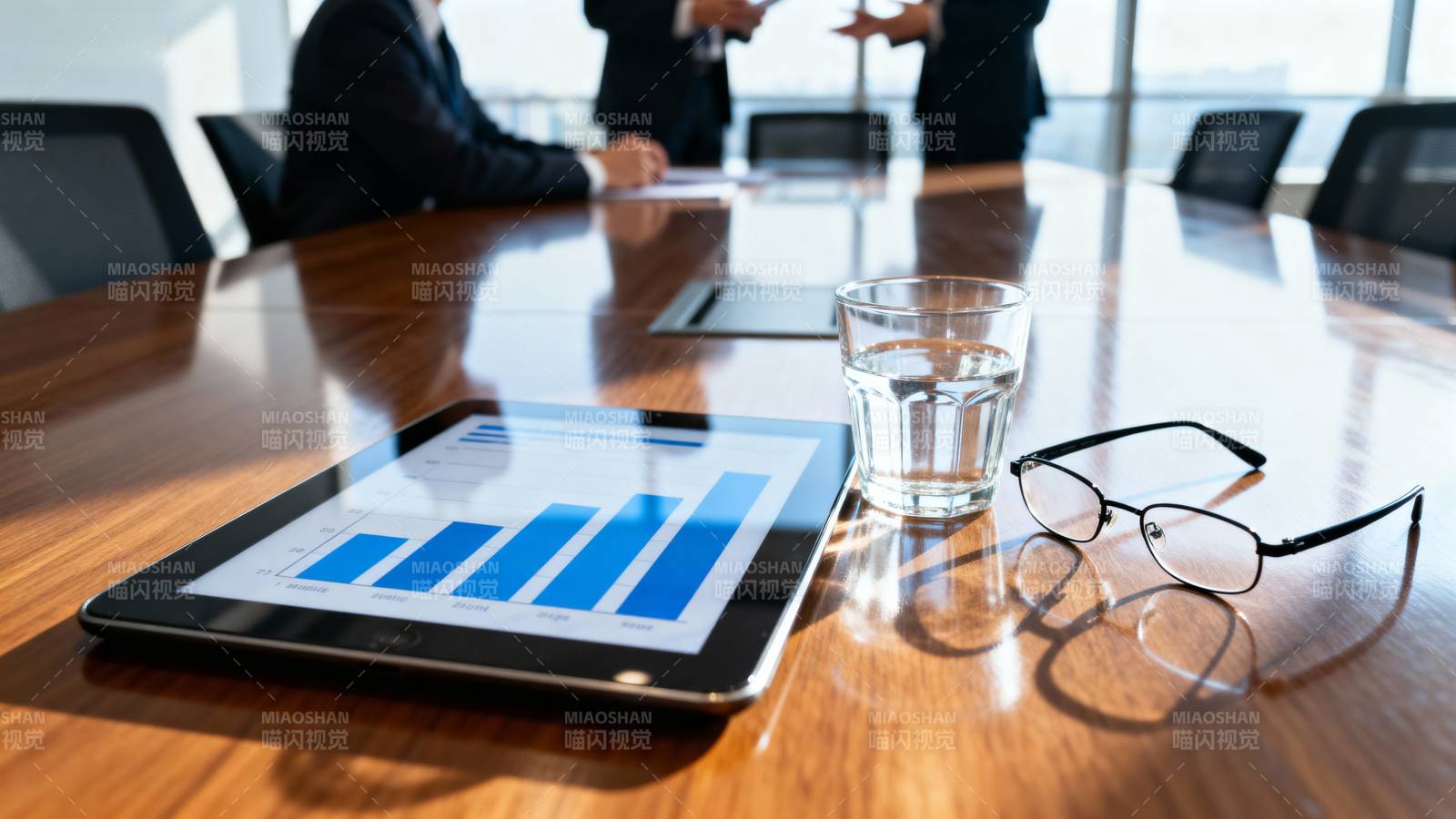 会议中的数据分析图片