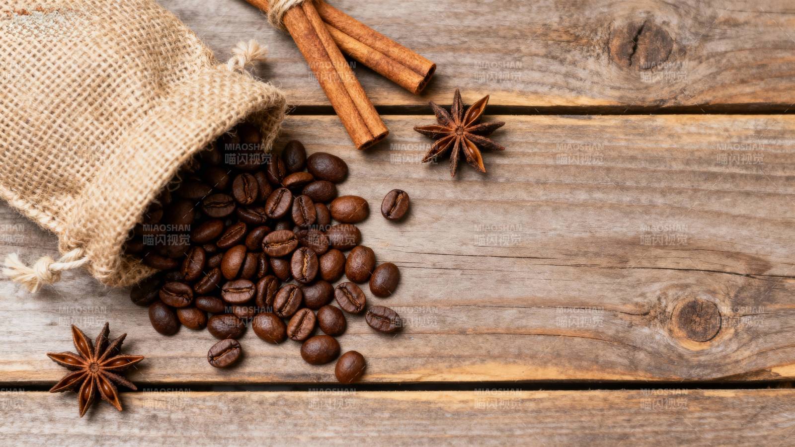 咖啡豆与香料静物图片