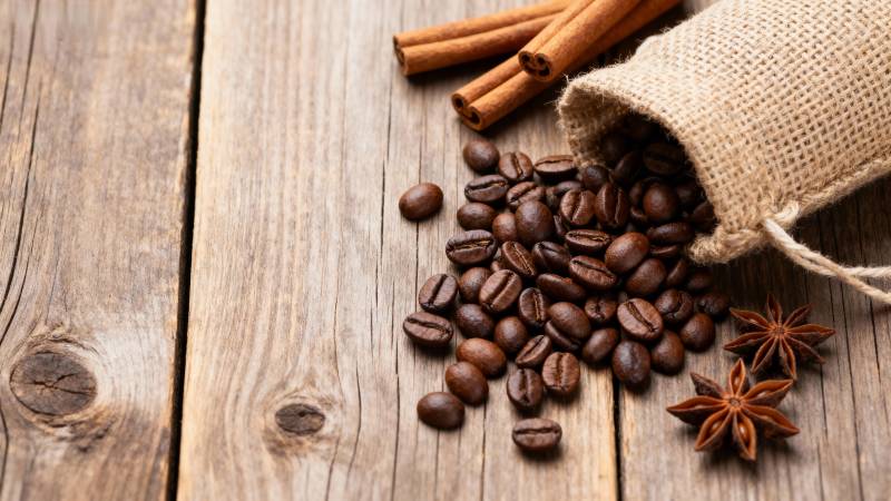 咖啡豆与香料图片