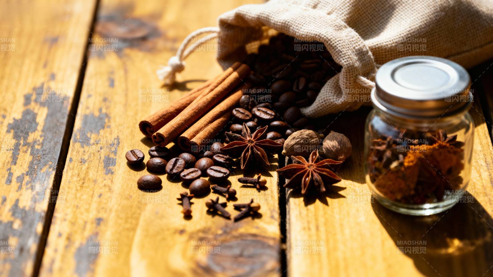 香料与咖啡豆静物图片