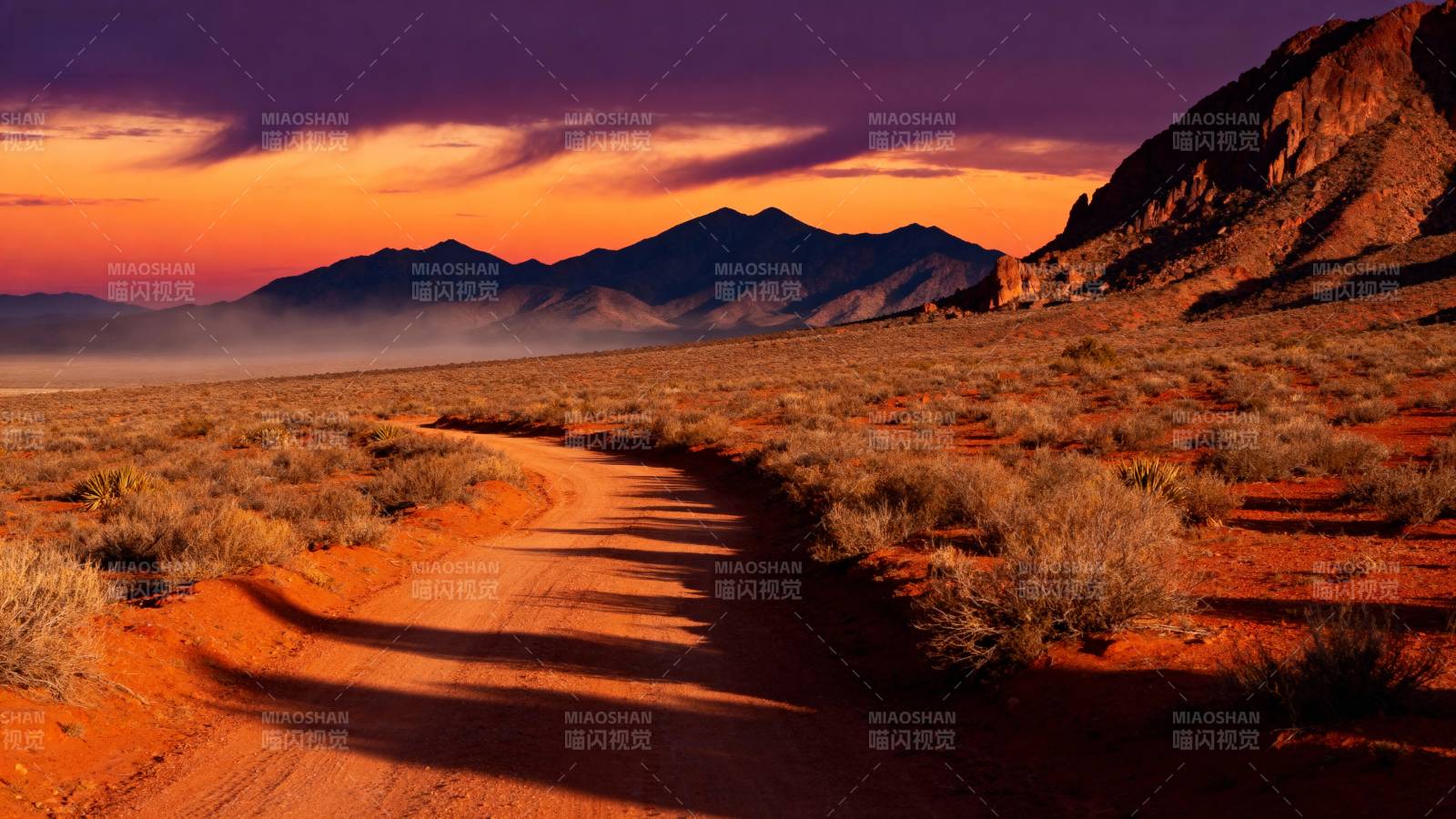 荒漠日落长路图片