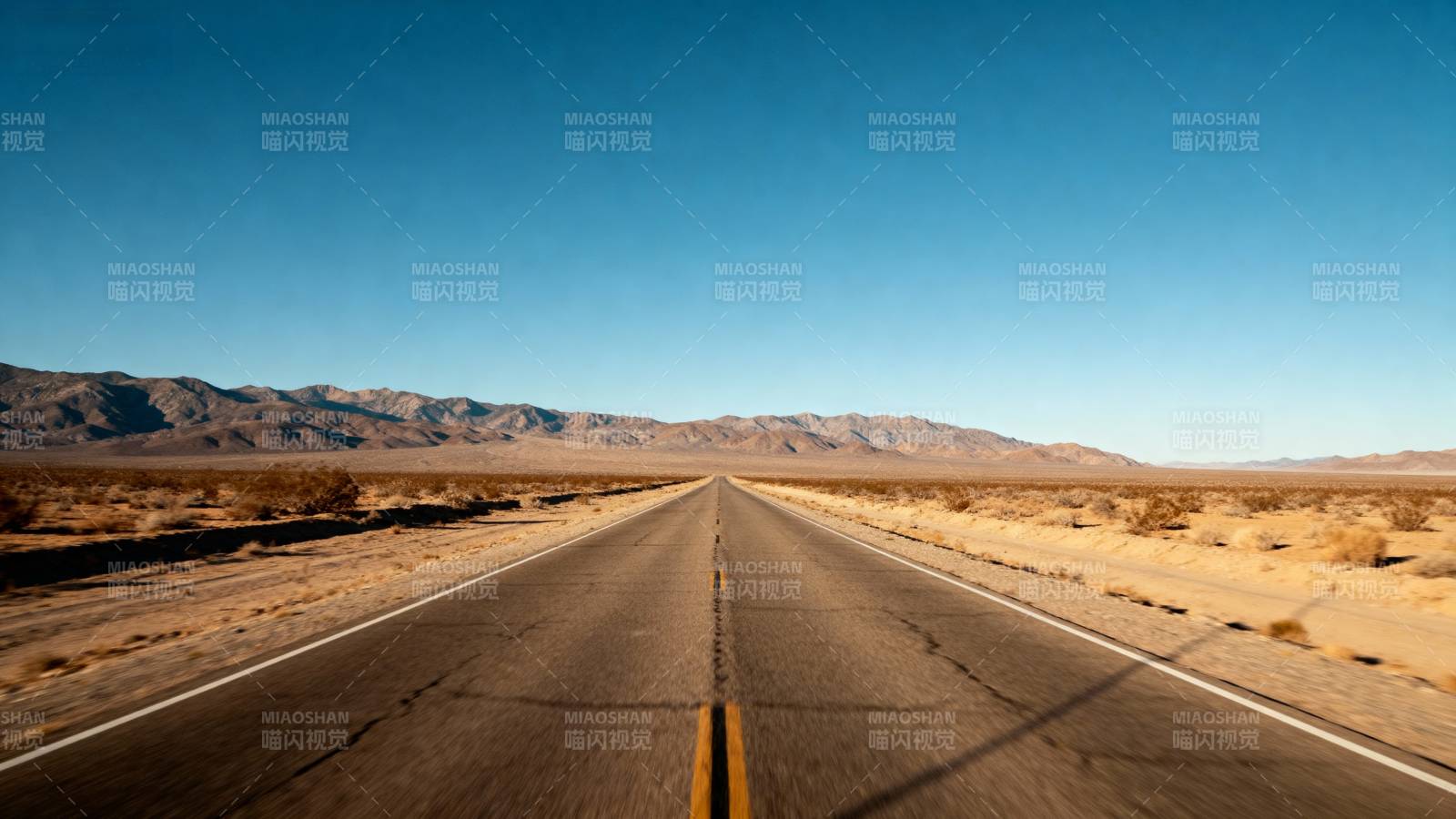 荒漠公路尽头图片