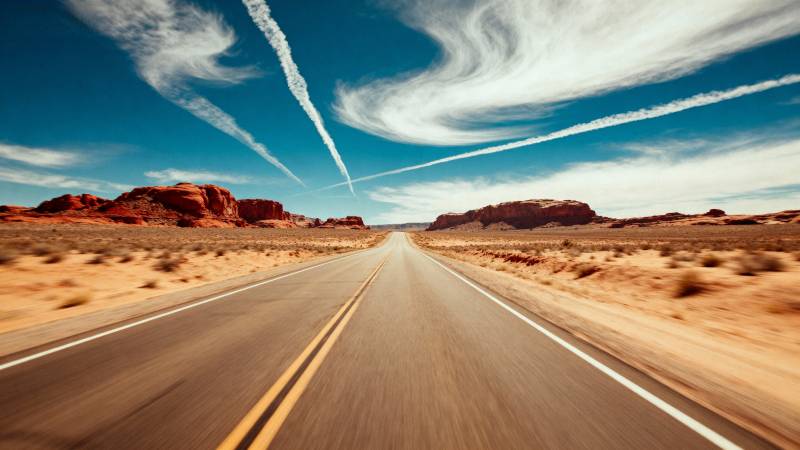 沙漠公路延伸远方图片