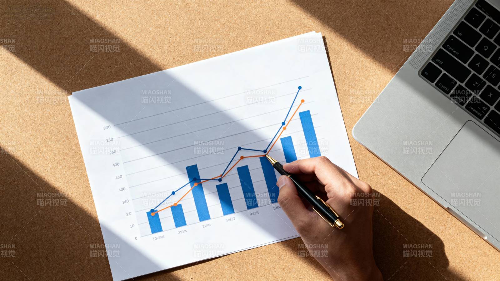 数据分析与增长趋势图片