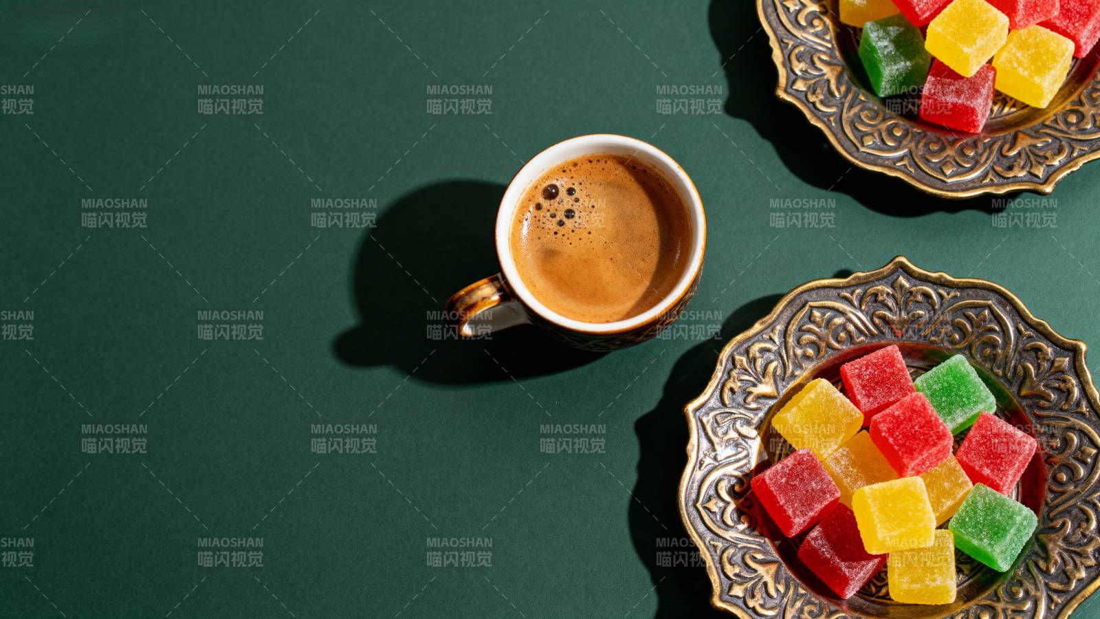 咖啡与糖果的静谧时光图片